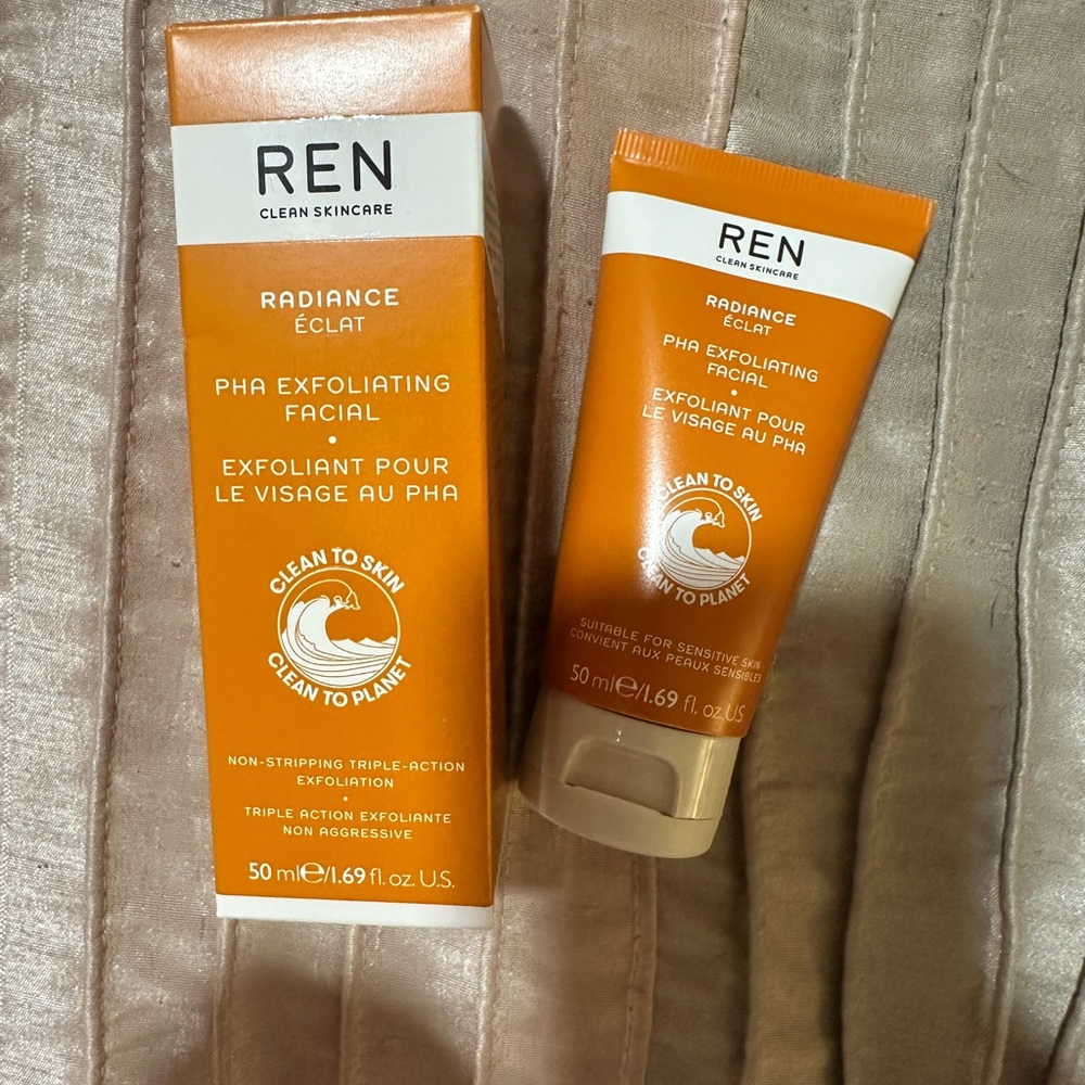 Radiance Orange PHA Exfoliating Facial Cleanser